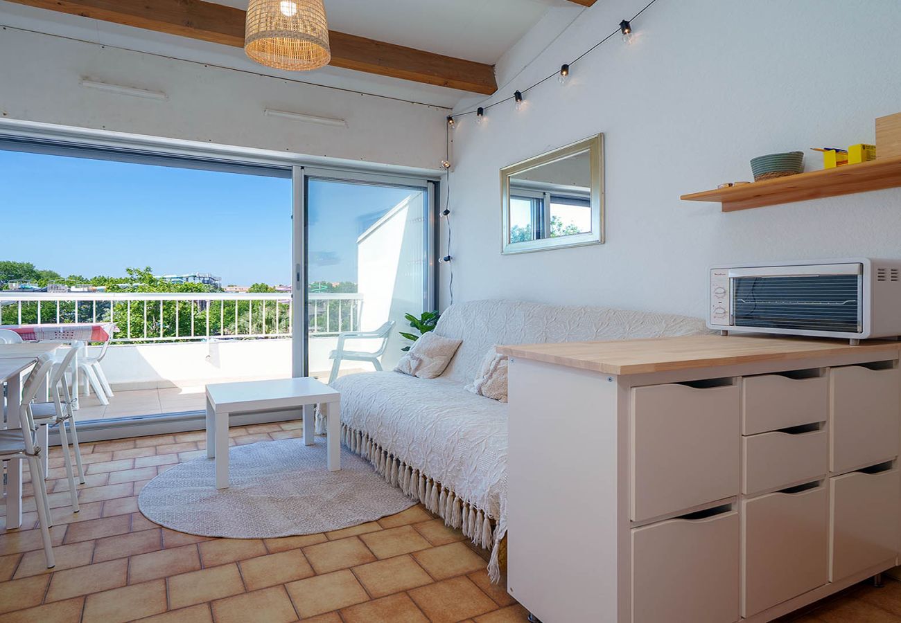 Apartment in Agde - Bright apartment for 4 people near Aqualand