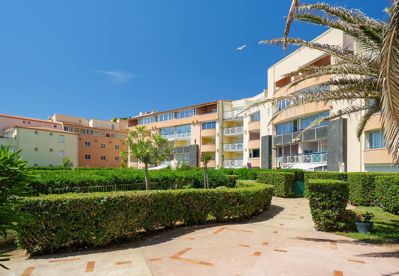 Apartment in Agde - Lovely 4person apartment with sea views and a swimming pool