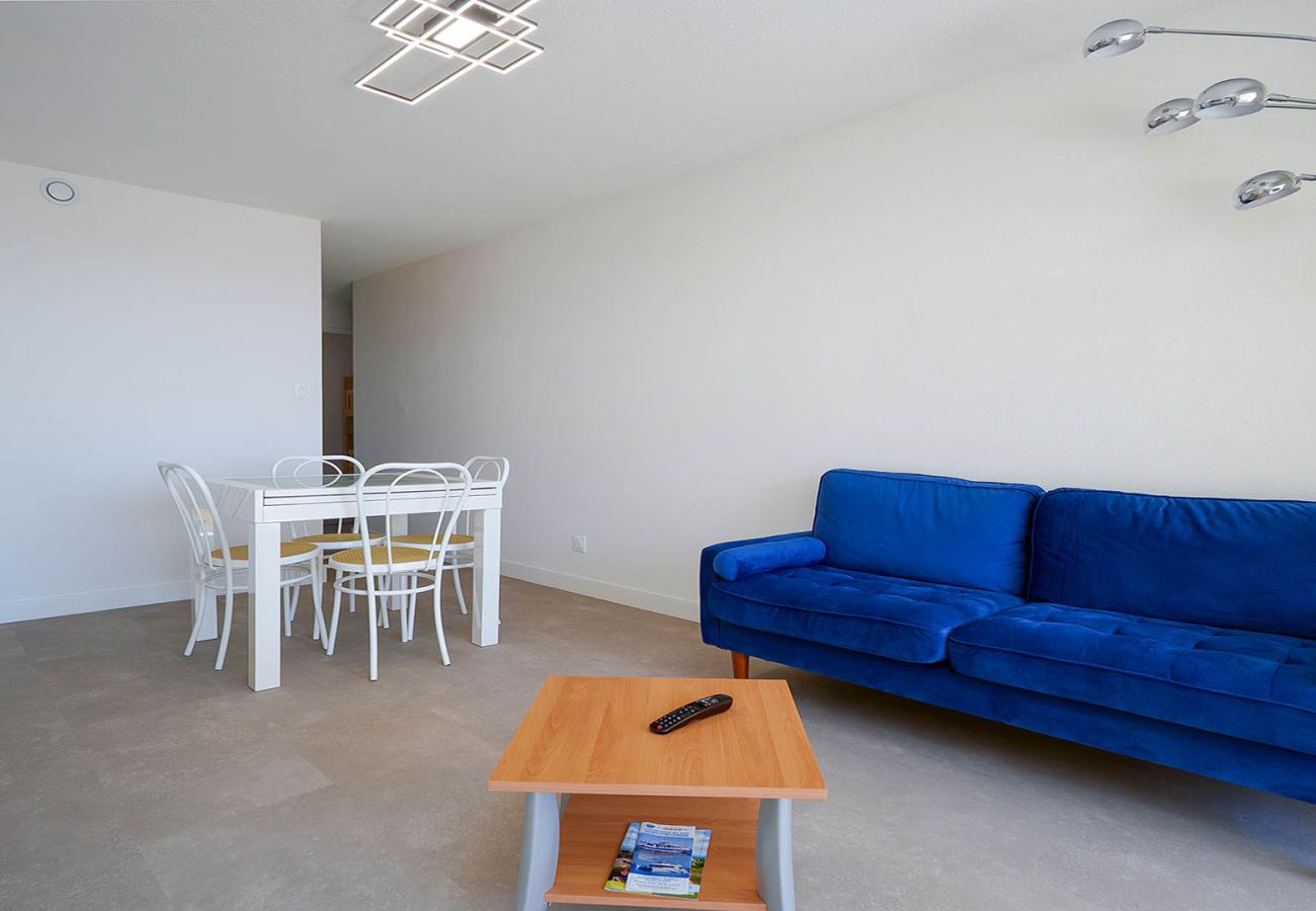 Apartment in Agde - Lovely 4person apartment with sea views and a swimming pool
