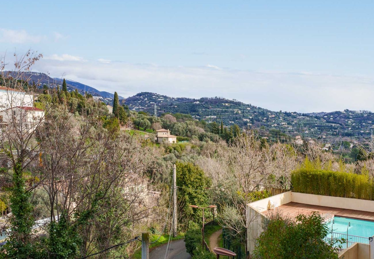 Apartment in Grasse - Bright apartment with swimming pool for 4 people 