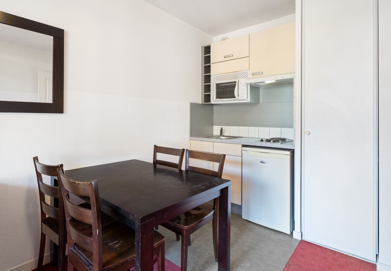 Apartment in Grasse - Bright apartment with swimming pool for 4 people 