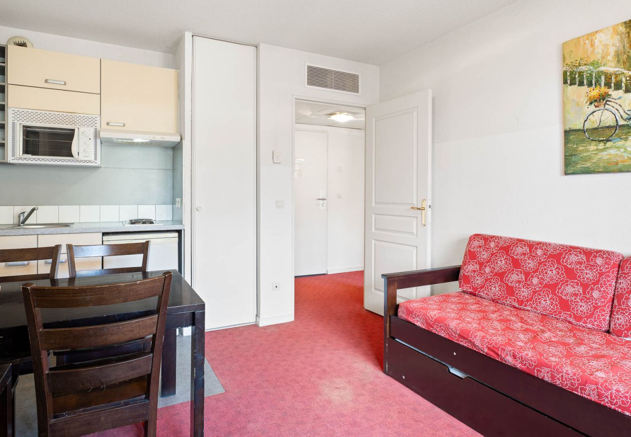 Apartment in Grasse - Bright apartment with swimming pool for 4 people 