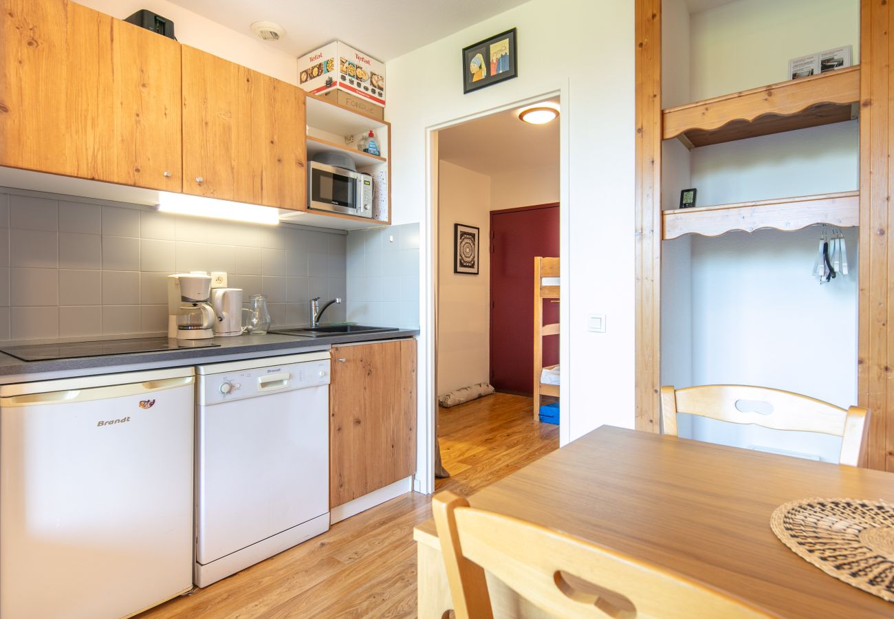 Apartment in Chamrousse - Family apartment with a balcony and a view of the mountains