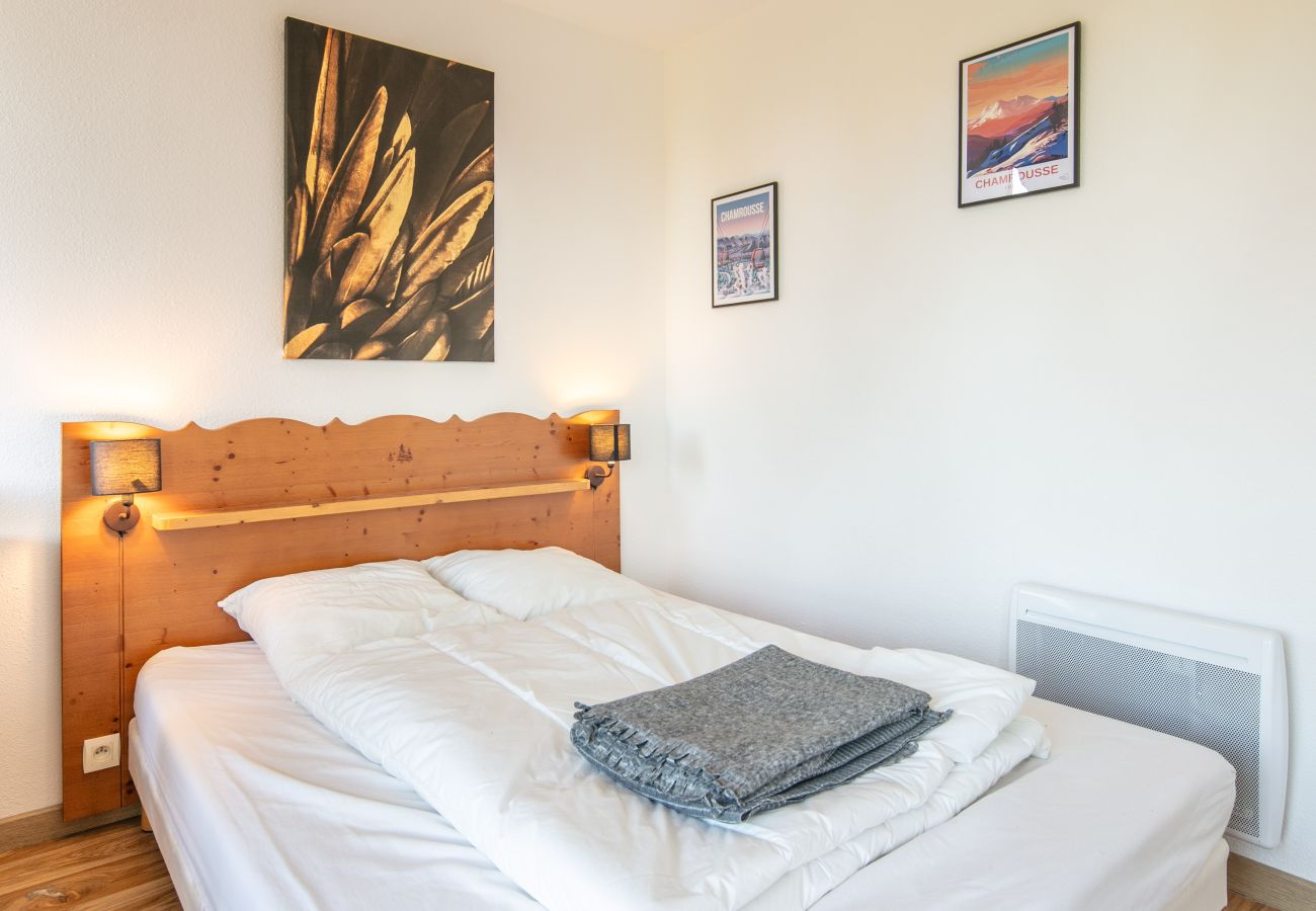 Apartment in Chamrousse - Family apartment with a balcony and a view of the mountains