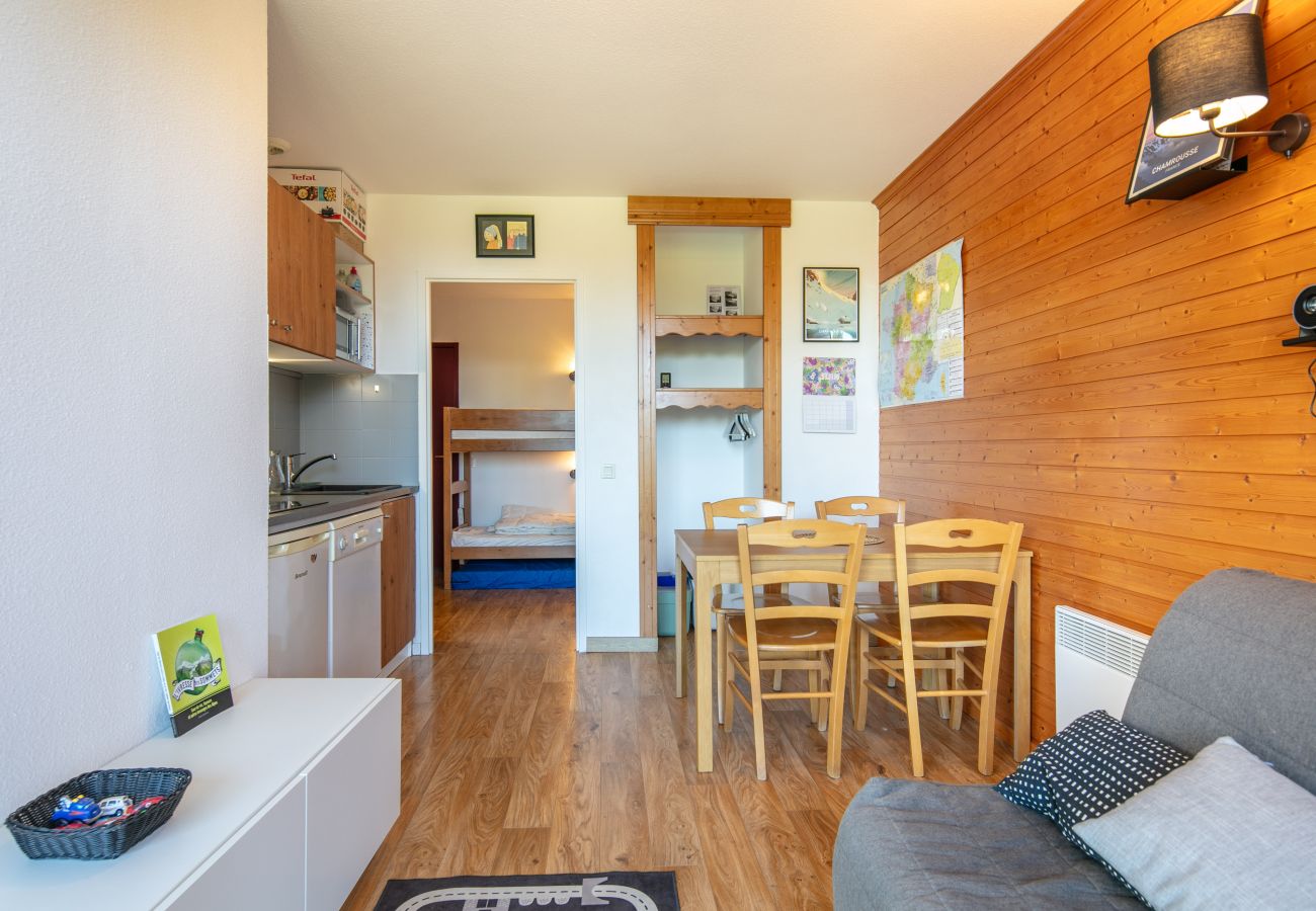 Apartment in Chamrousse - Family apartment with a balcony and a view of the mountains