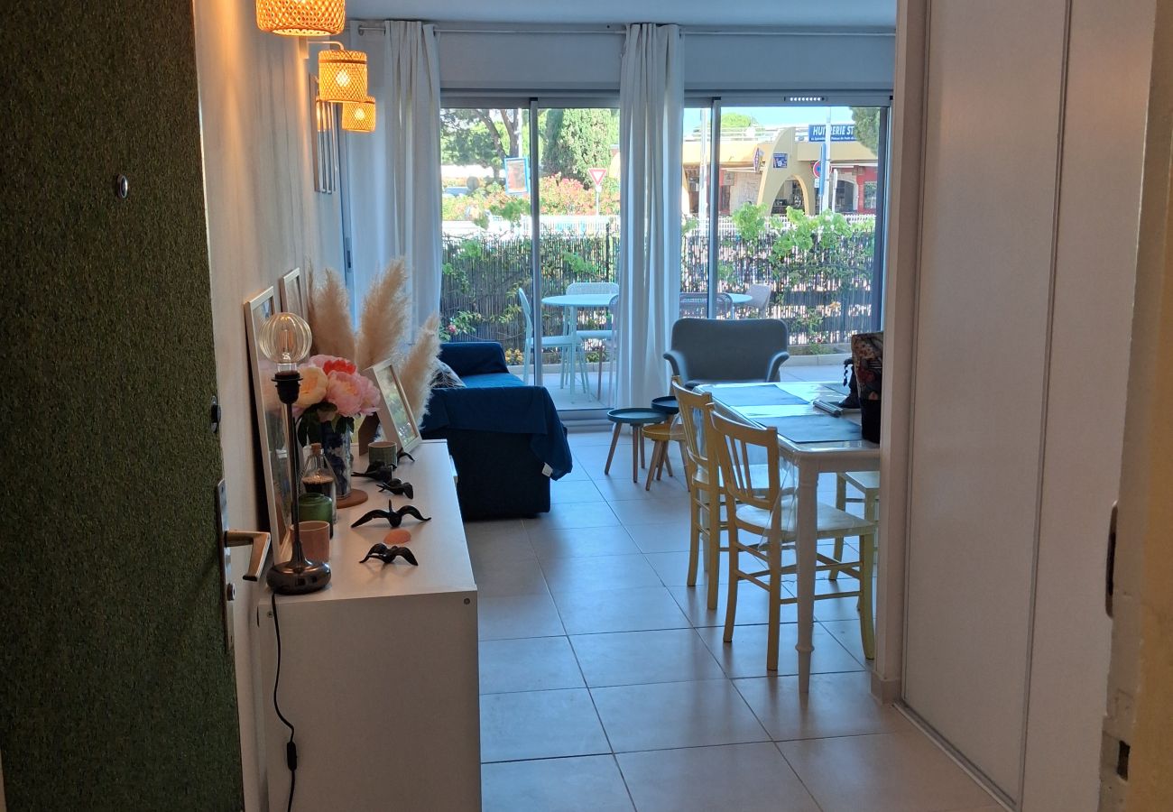 Apartment in Le Grau-du-Roi - Bright studio apartment near the sea for 4 people 