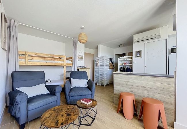 Apartment in Agde - Air-conditioned apartment overlooking the sea, with private parking
