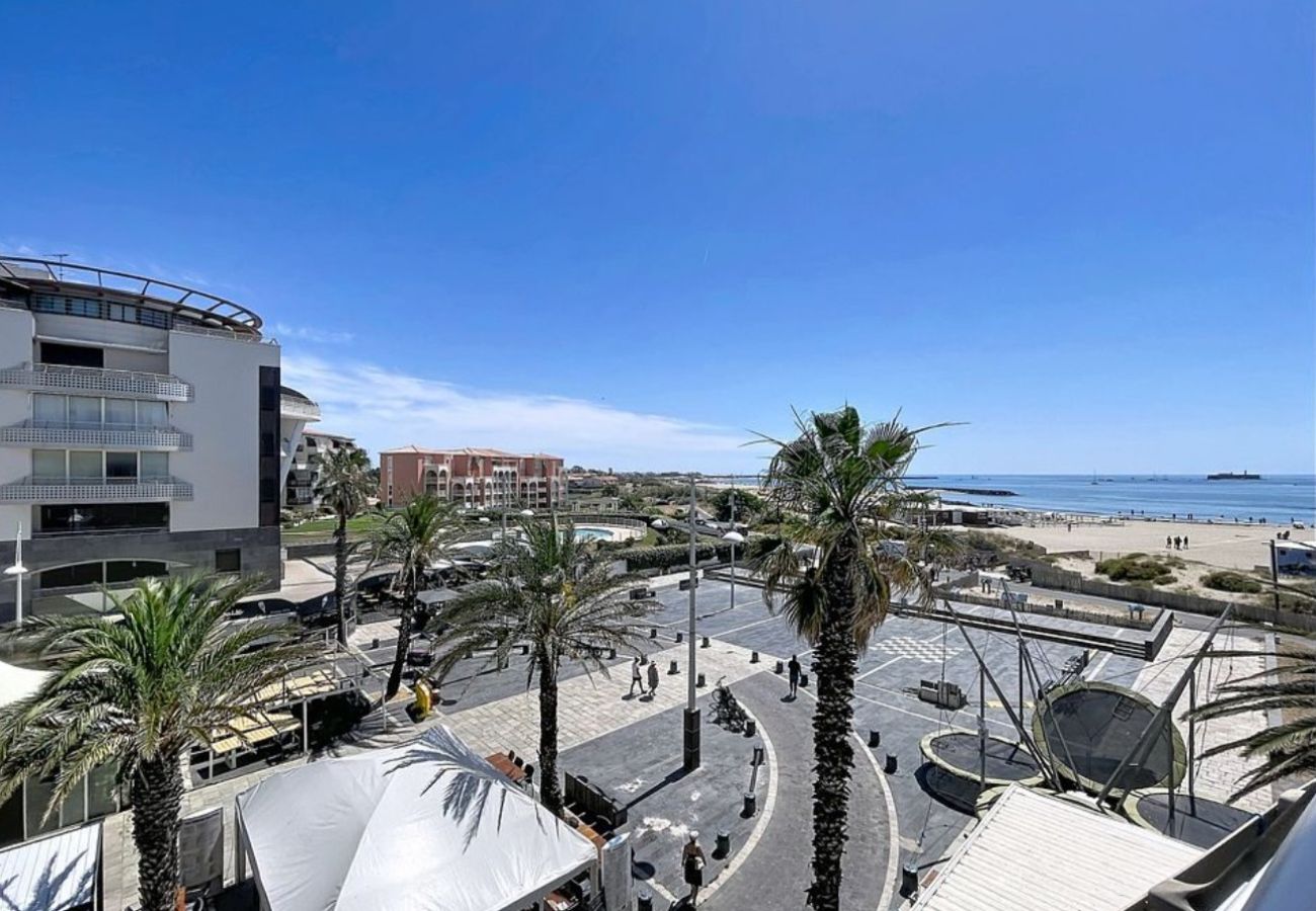 Apartment in Agde - Air-conditioned apartment overlooking the sea, with private parking