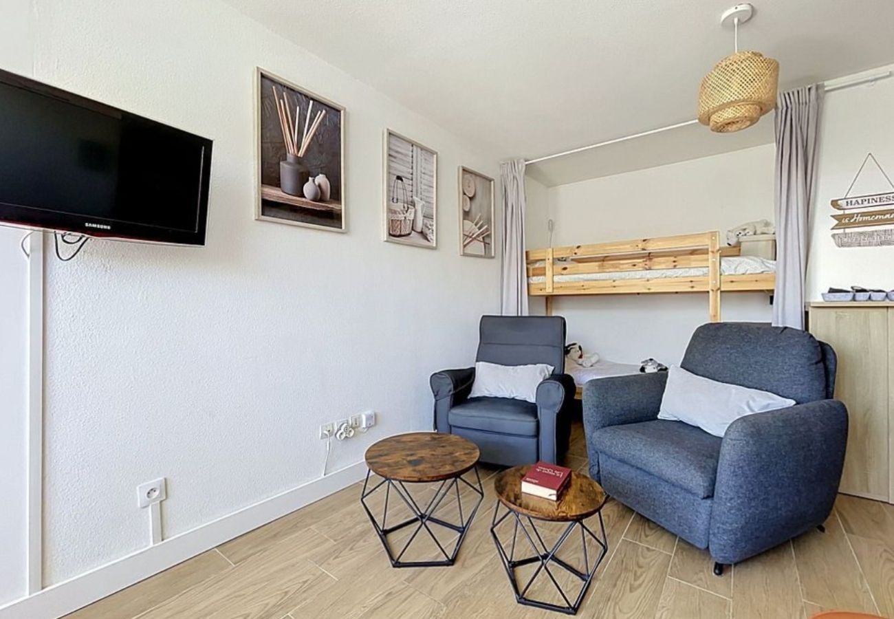 Apartment in Agde - Air-conditioned apartment overlooking the sea, with private parking