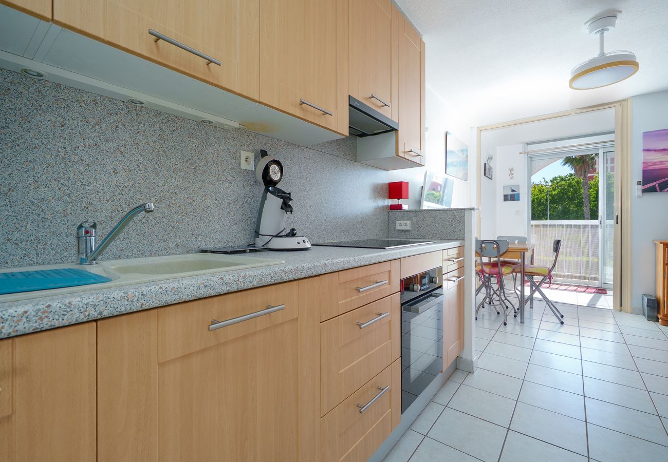 Apartment in Agde - Air-conditioned apartment 300 meters from the beach, with private parking
