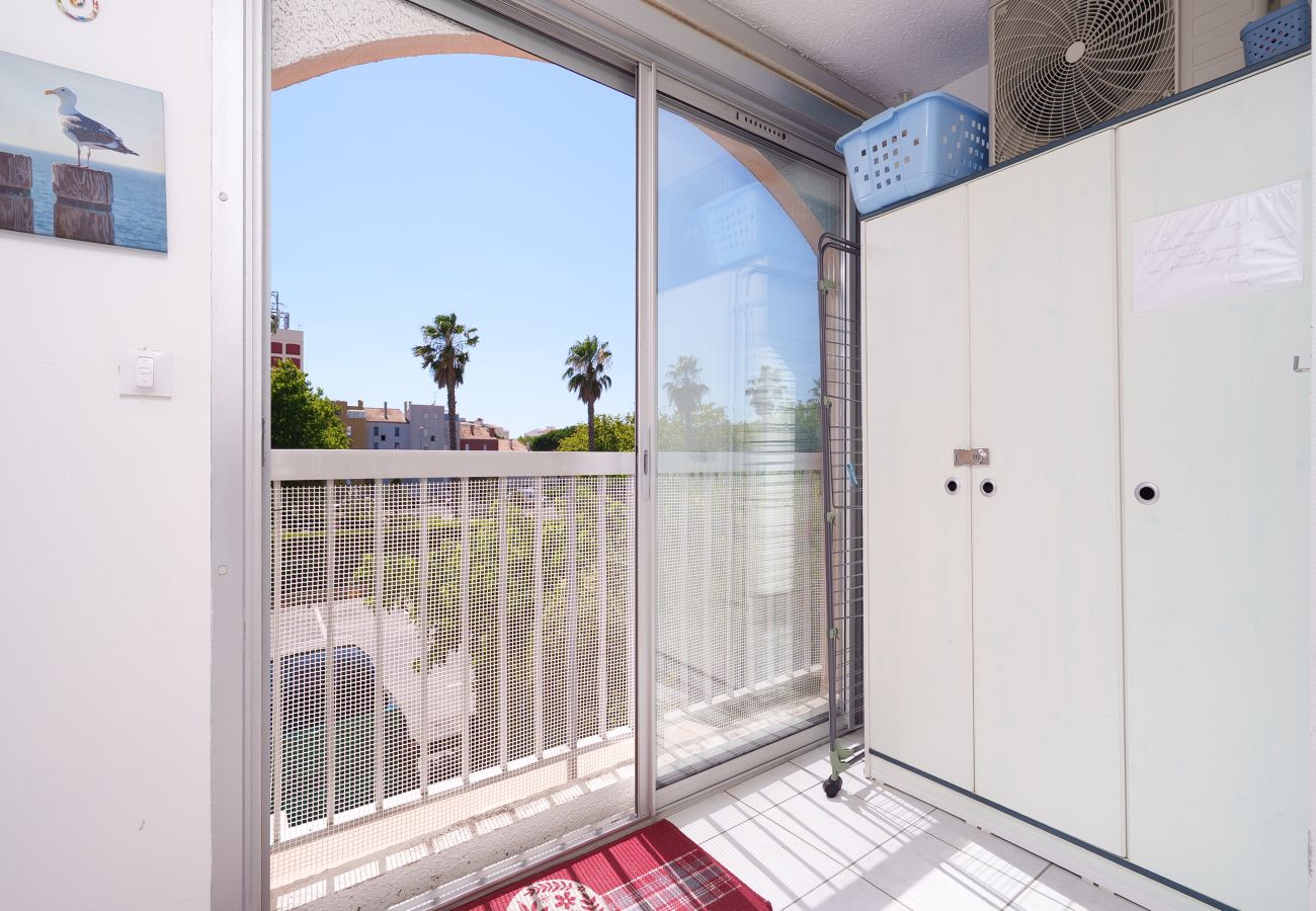 Apartment in Agde - Air-conditioned apartment 300 meters from the beach, with private parking