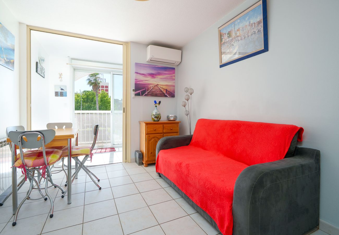 Apartment in Agde - Air-conditioned apartment 300 meters from the beach, with private parking