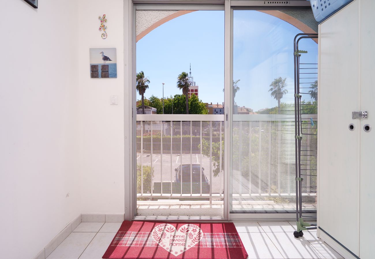 Apartment in Agde - Air-conditioned apartment 300 meters from the beach, with private parking