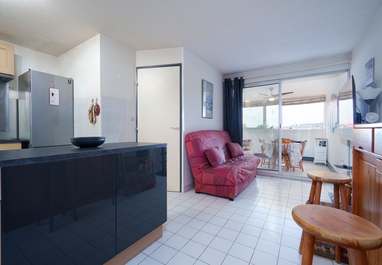 Apartment in Agde - Cabin apartment with a loggia offering sea views