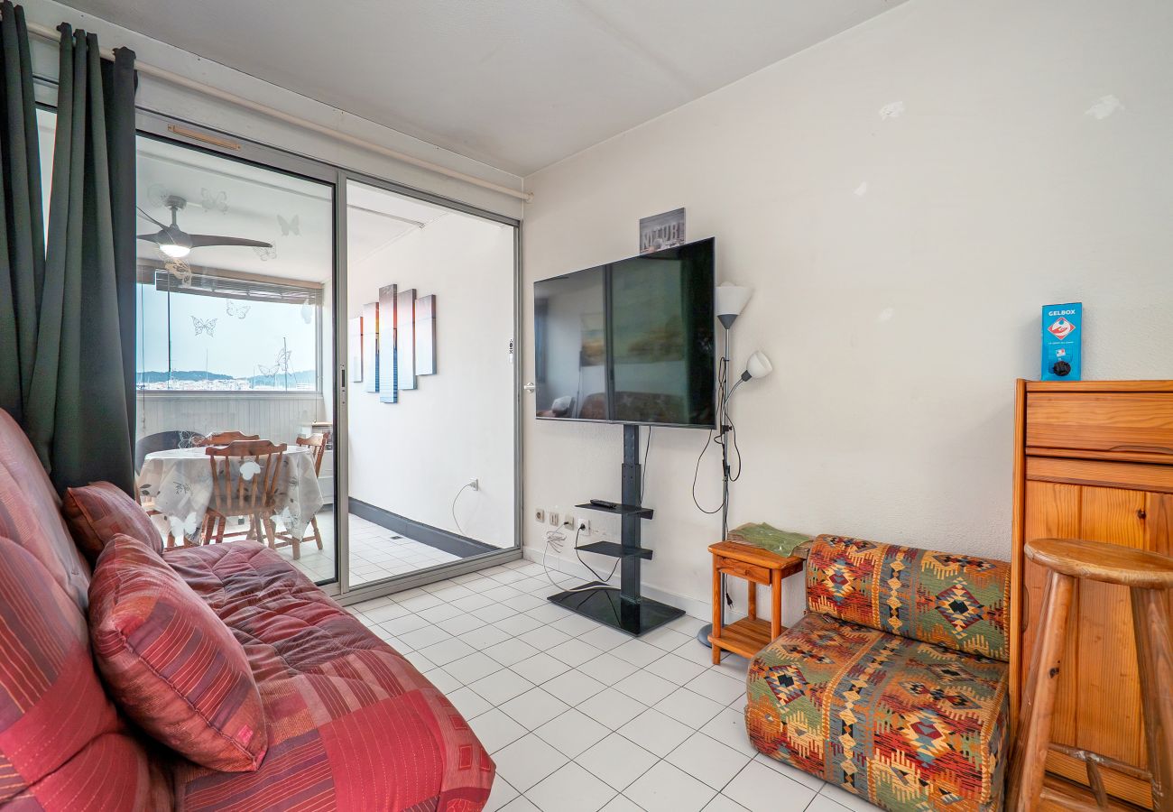 Apartment in Agde - Cabin apartment with a loggia offering sea views