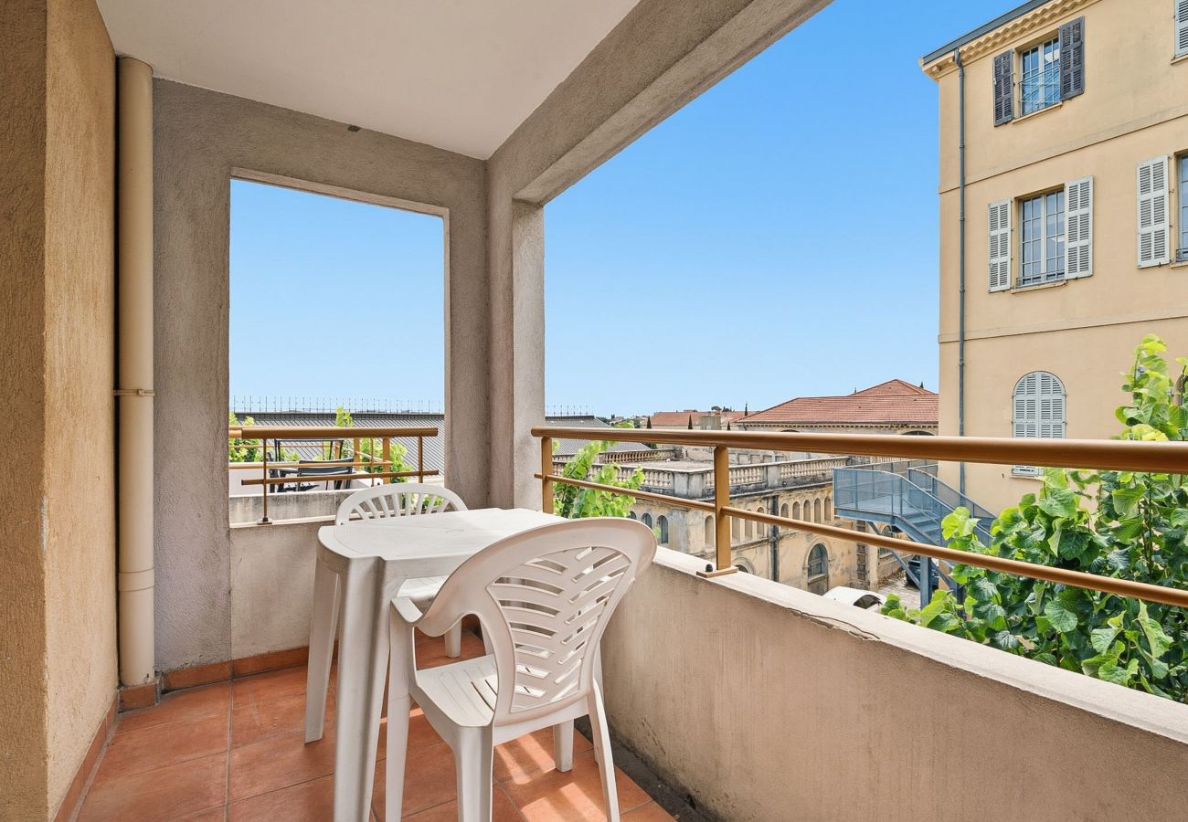 Apartment in Grasse - Apartment with balcony and swimming pool