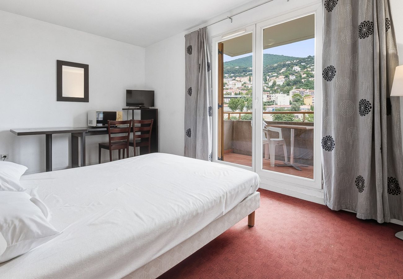 Studio in Grasse - Apartment with balcony and swimming pool
