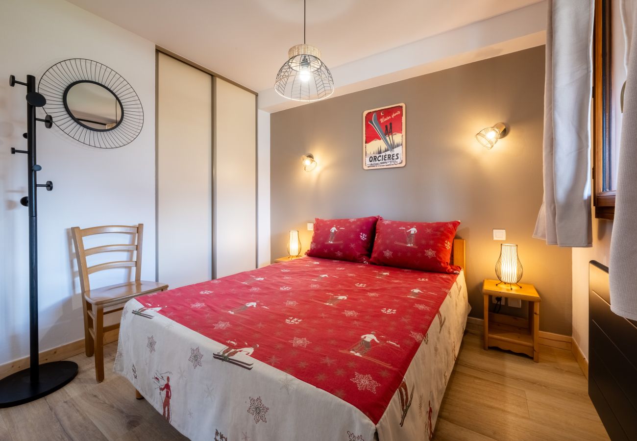 Appartement à Orcières -  2 pièces cabine 6 pers, balcon , piscine ,WIFI et parking