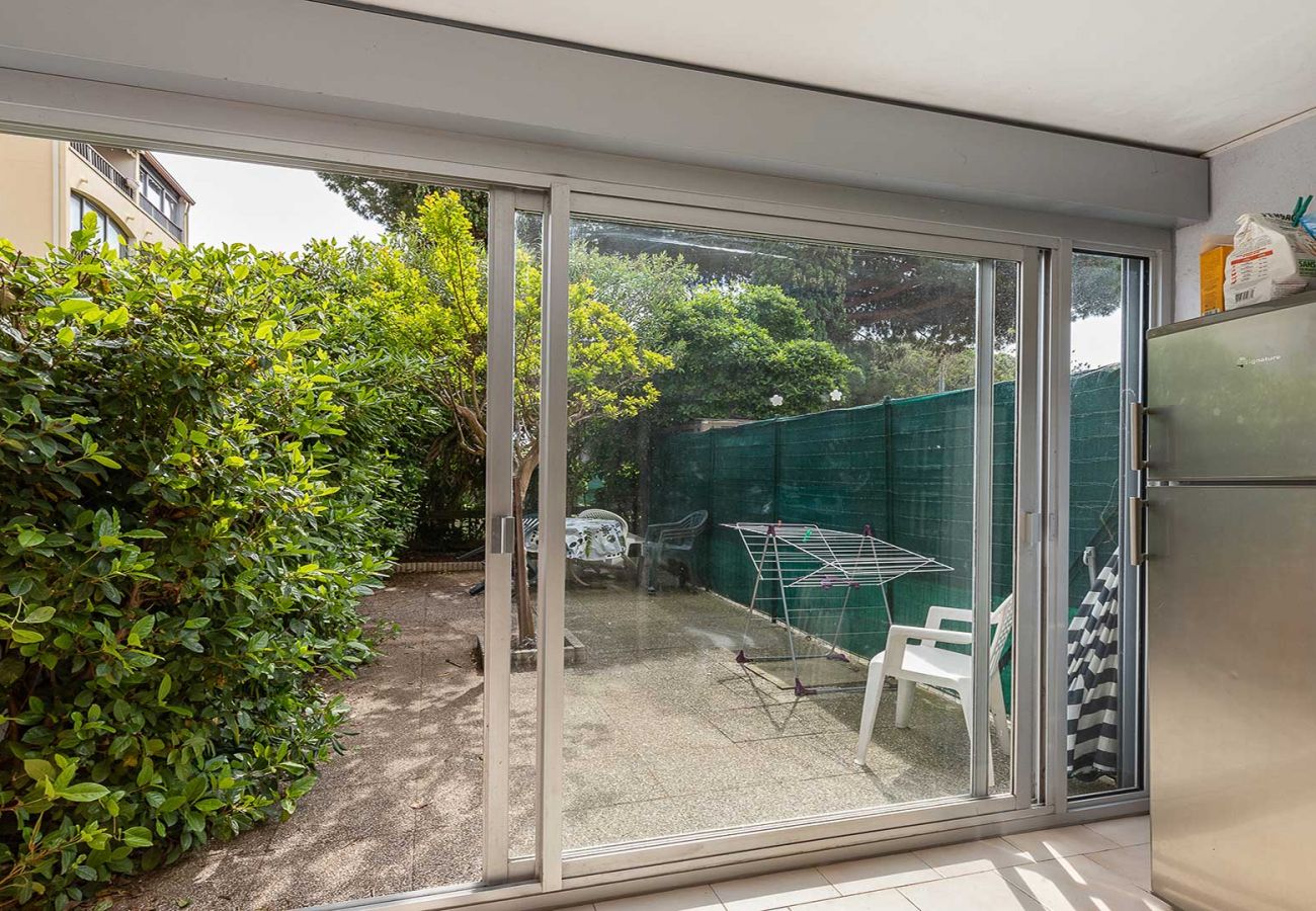 Studio à Agde - Studio 4 pers, grande terrasse avec loggia vitrée