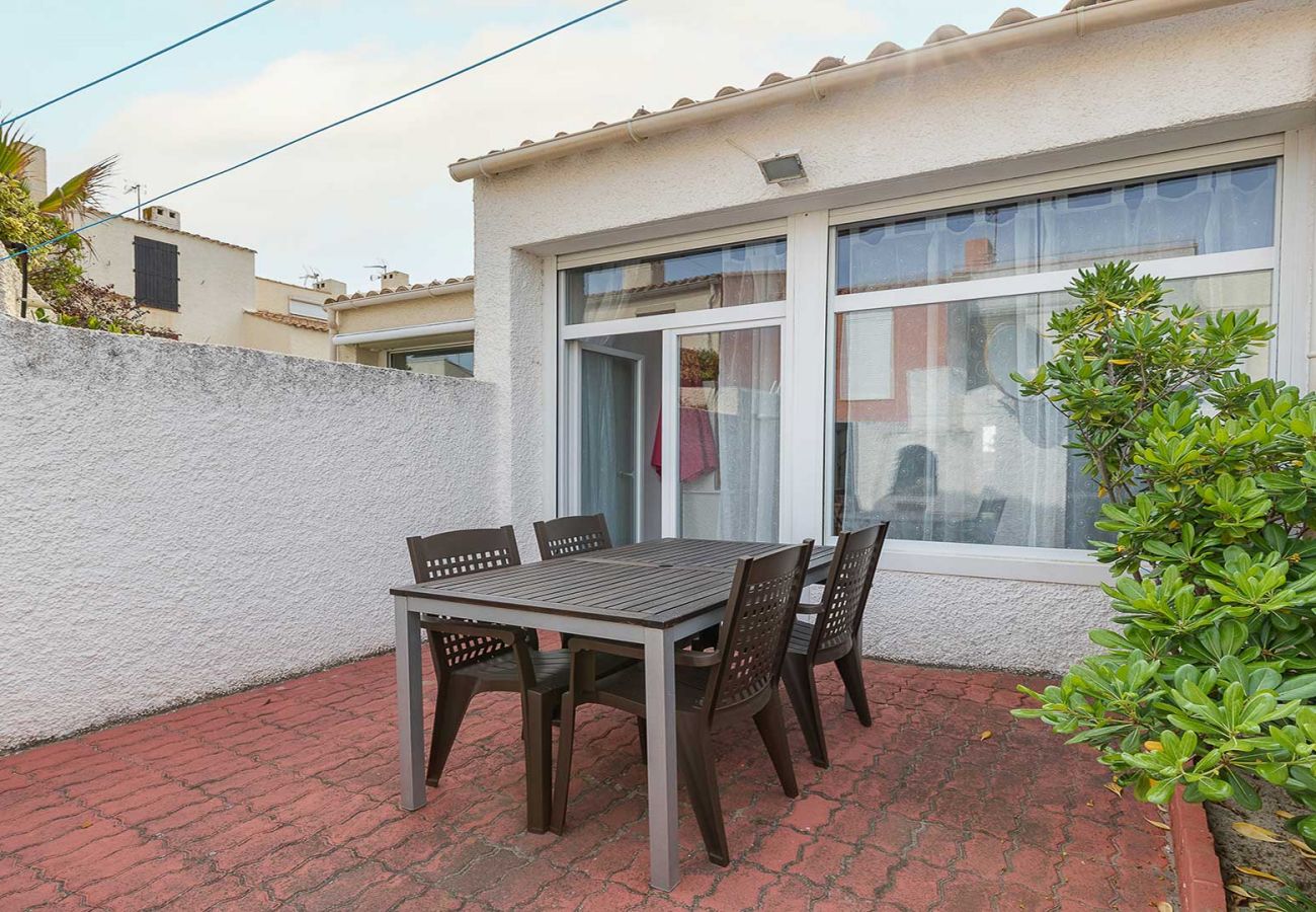 Maison à Agde - Studio proche de la mer 5 pers, balcon, parking privé