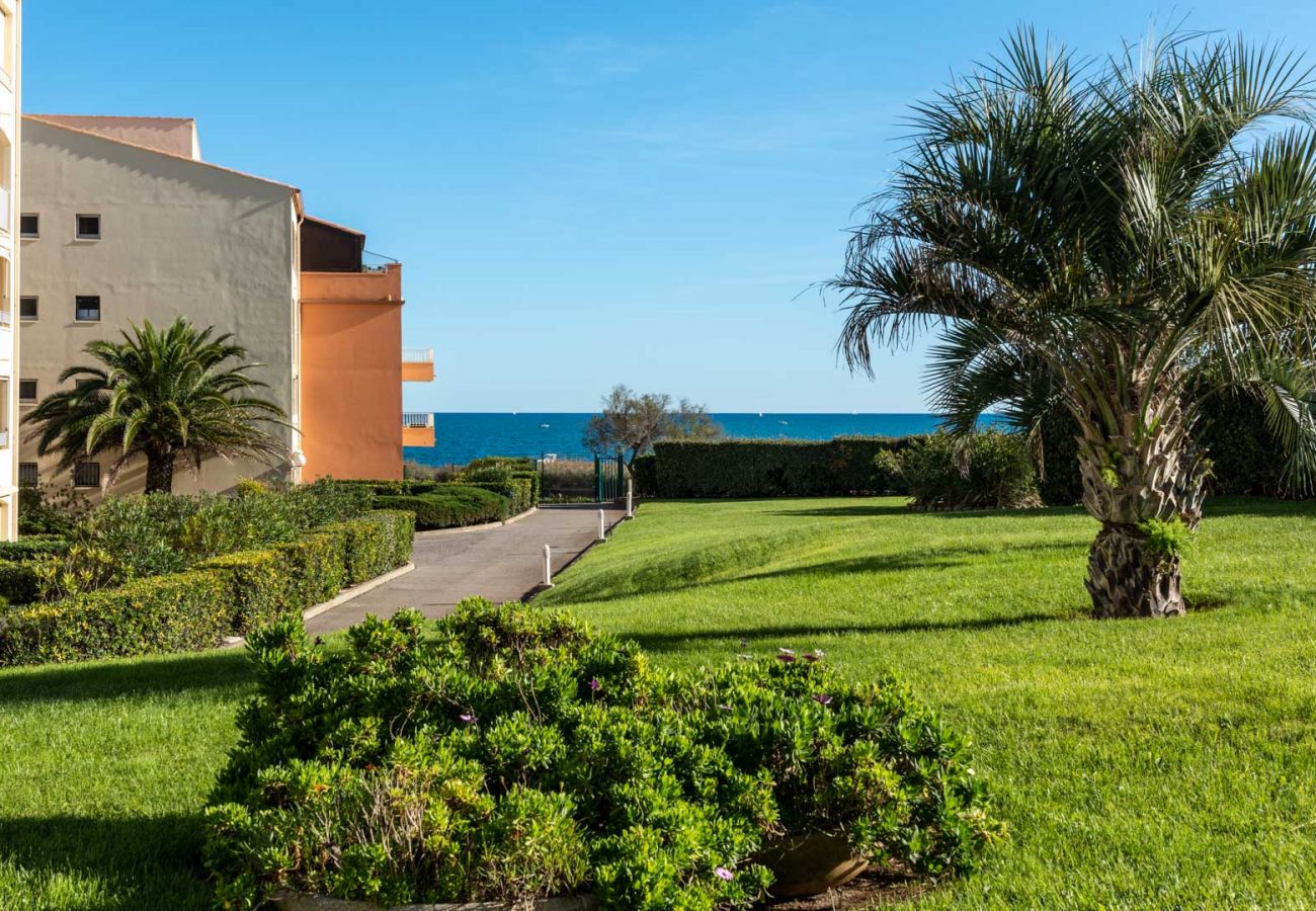 Studio à Agde - Studio 4/6 pers balcon vue mer, piscine, parking 