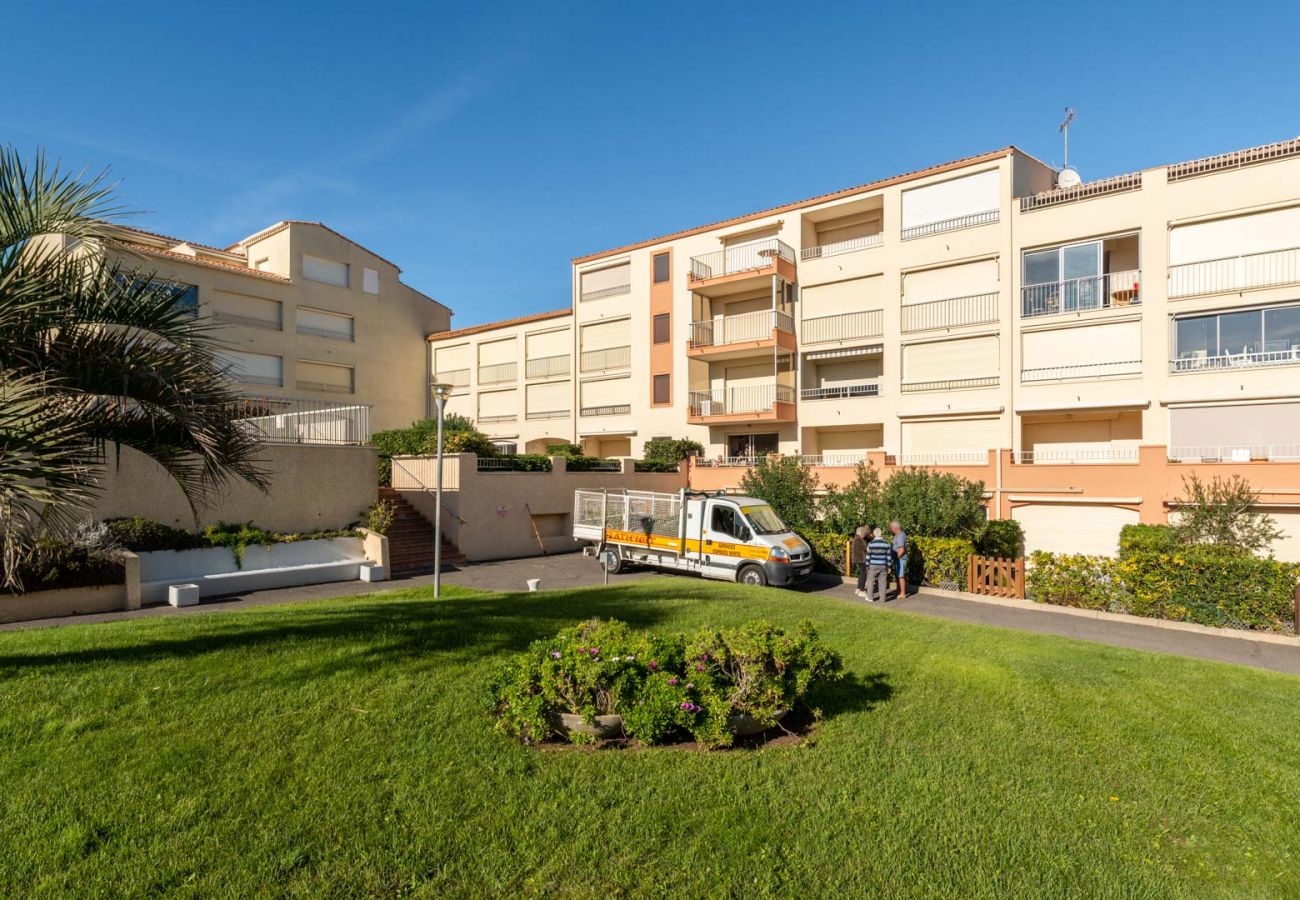 Studio à Agde - Studio 4/6 pers balcon vue mer, piscine, parking 