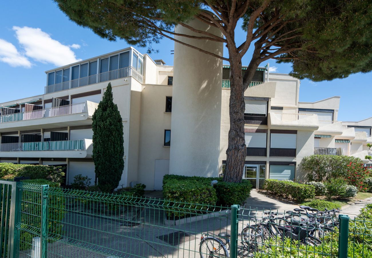 Studio à Le Grau-du-Roi - Studio moderne 2 pers, balcon, proche de la mer