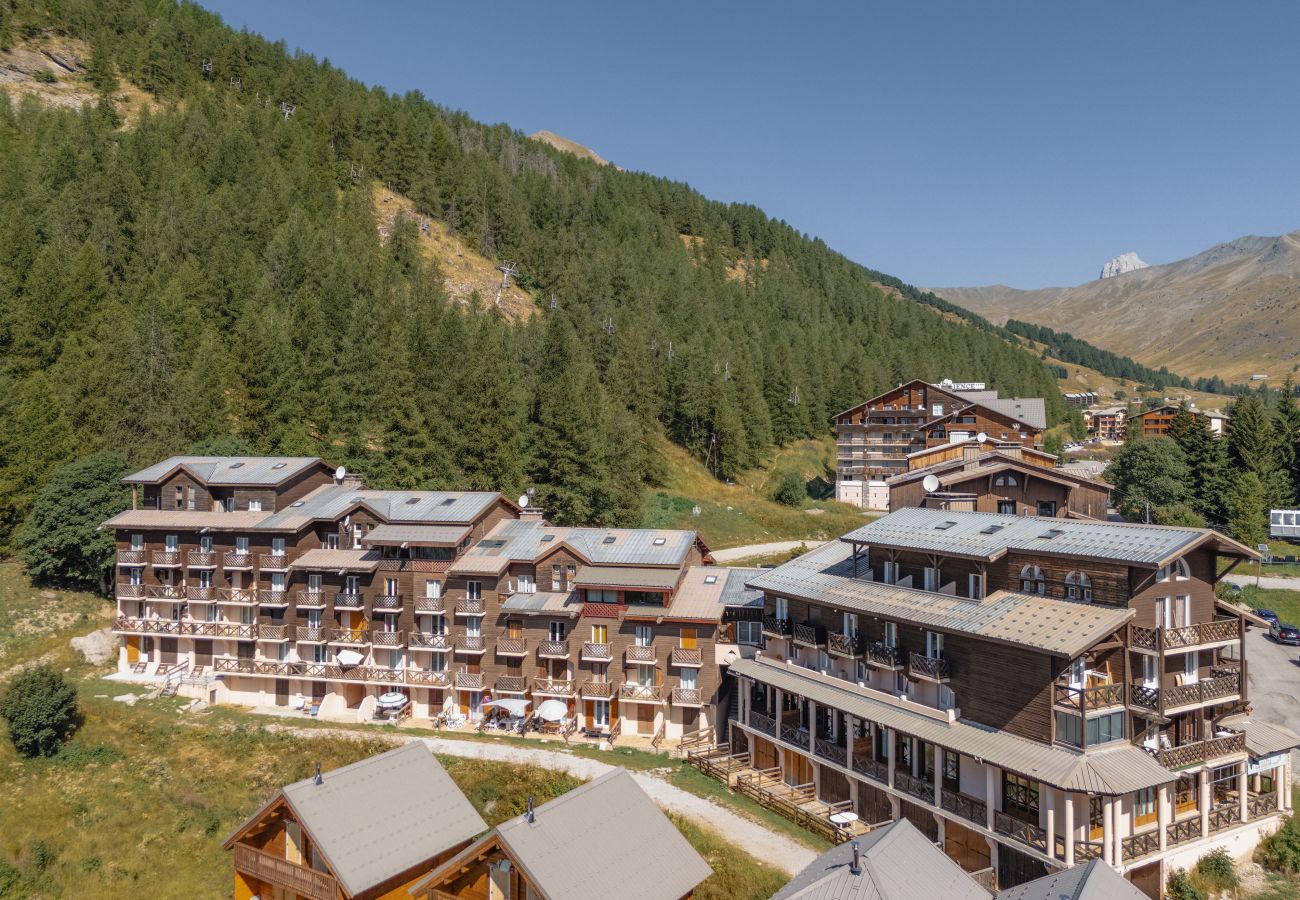 Appartement à Allos - Appt 4/6 pers vue montagnes, skis aux pieds