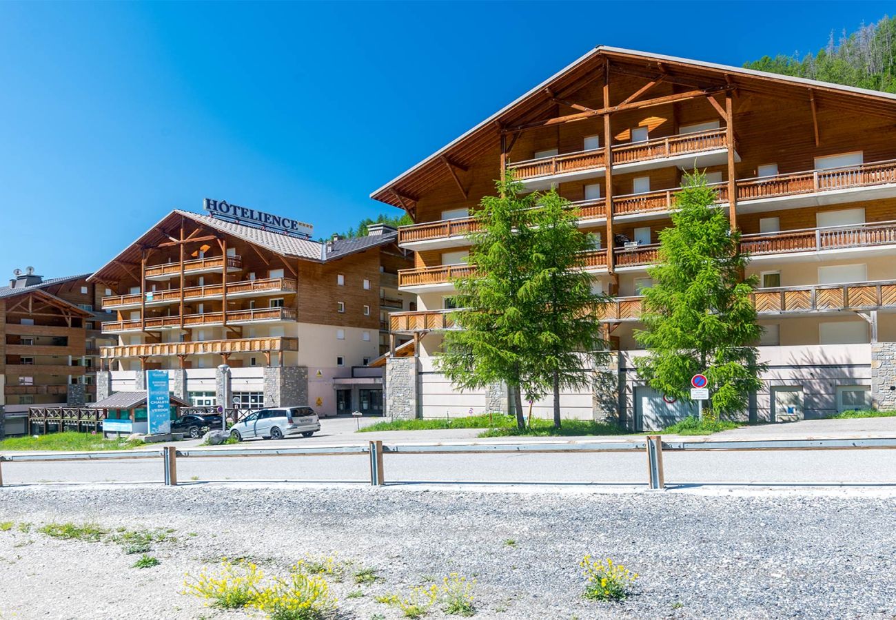 Appartement à Allos - Appt 6 pers vue montagne avec piscine & parking