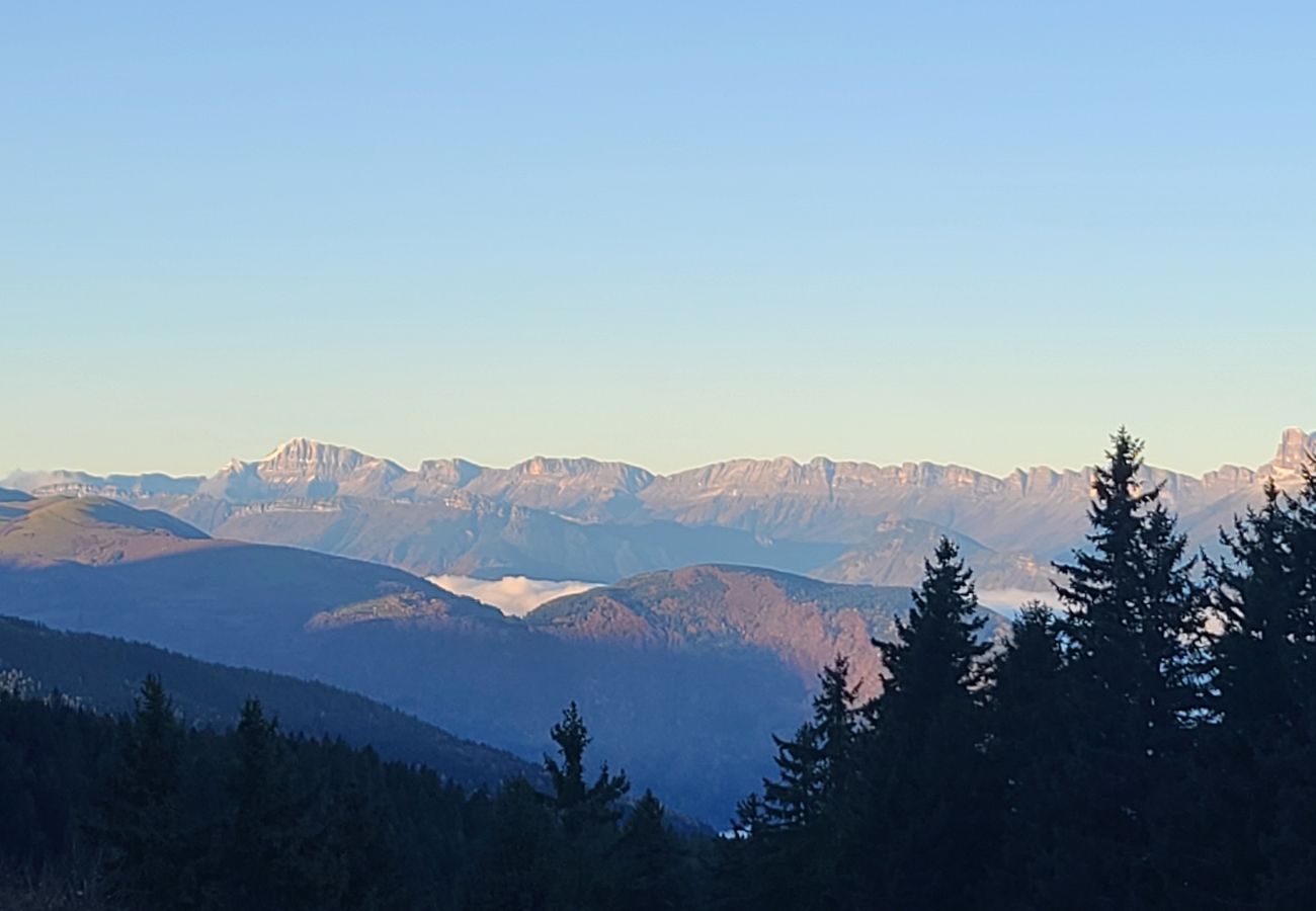 Studio à Chamrousse - Appartement lumineux 5 pers, balcon, proche des pistes