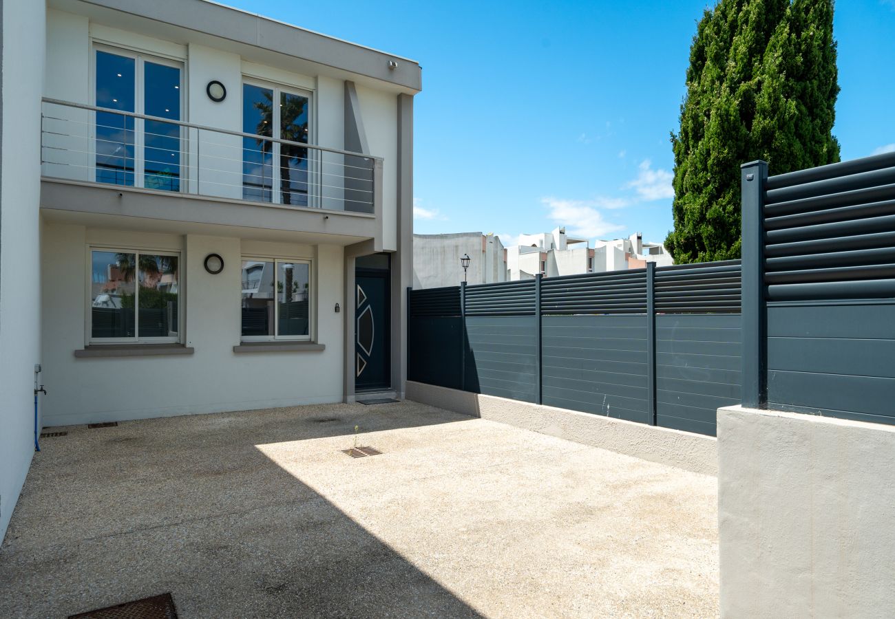 Villa à Le Grau-du-Roi - Villa 6 pers avec vue exceptionnelle sur la Marina