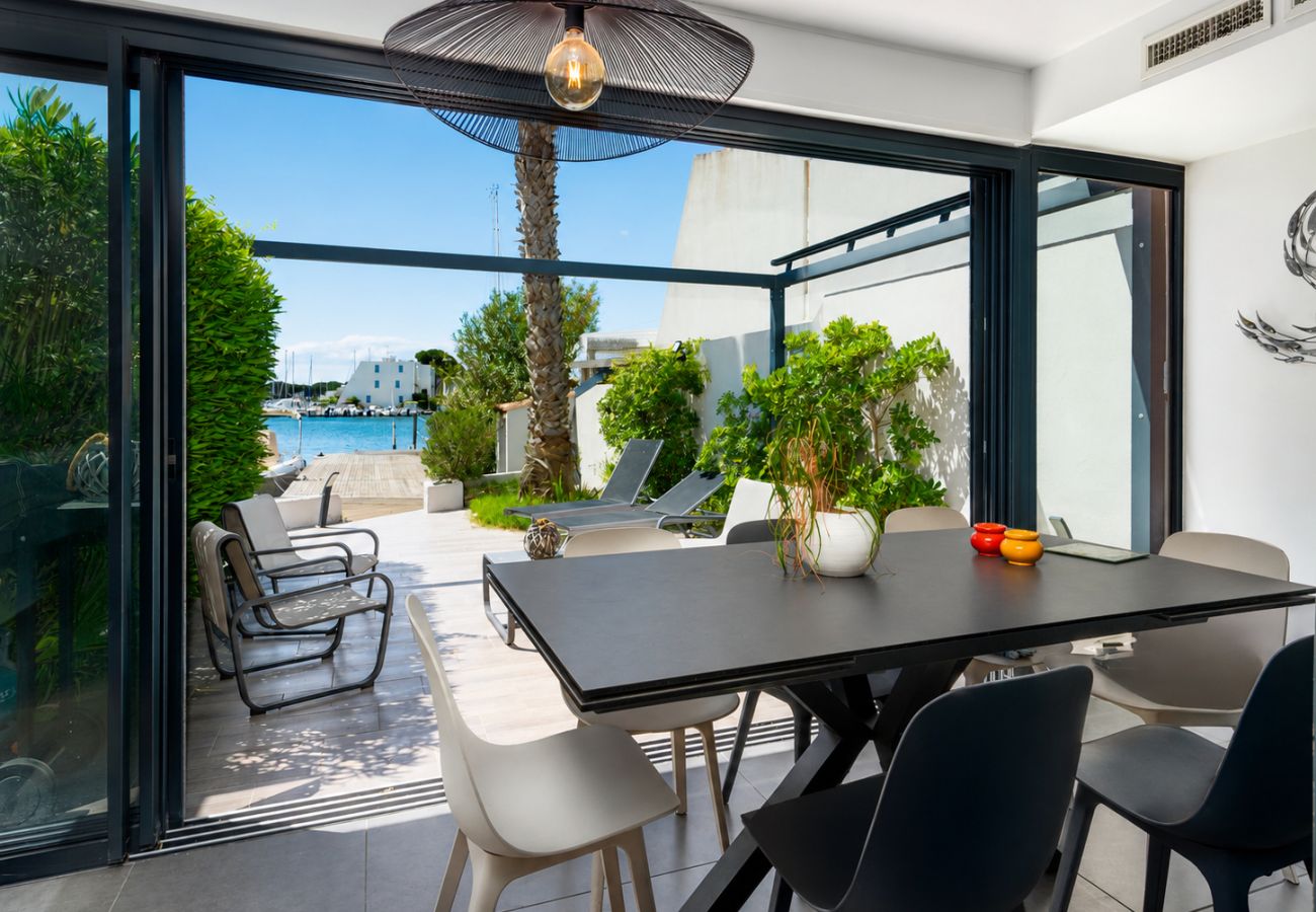 Villa à Le Grau-du-Roi - Villa 8 pers plein sud climatisée au coeur la Marina