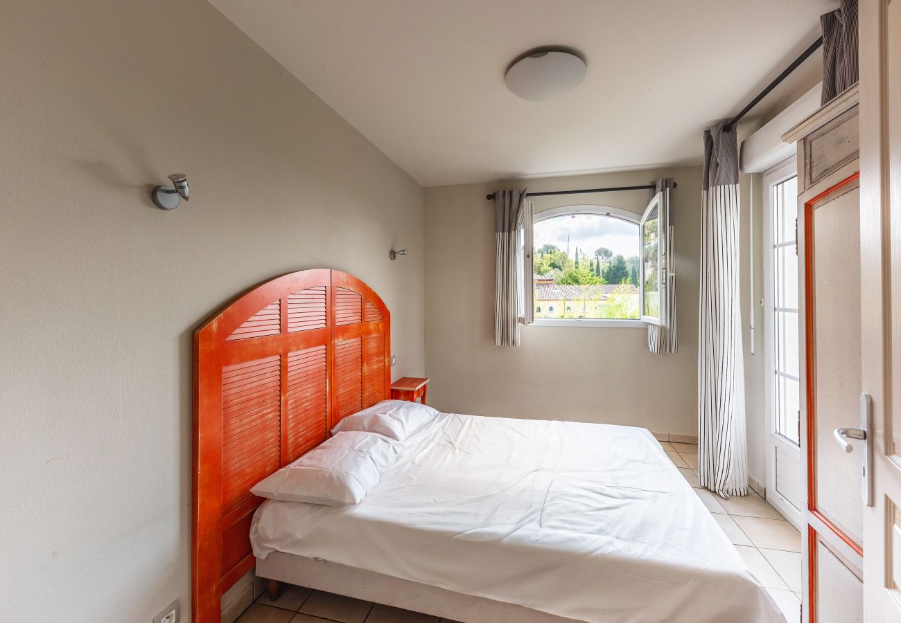 Appartement à Callian - Bel Appt 8 pers avec vue piscine
