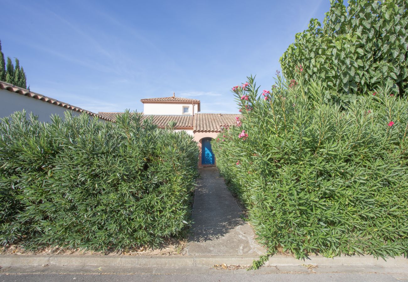 Maison à Homps - Villa 4 pers avec jardin dans résidence avec piscine