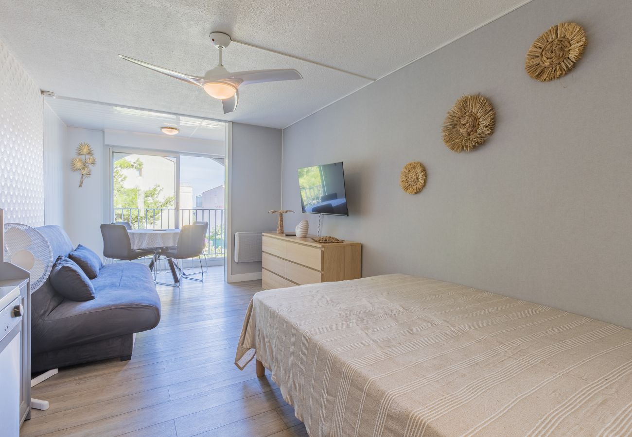 Studio à Agde - Petit studio, 4 couchages