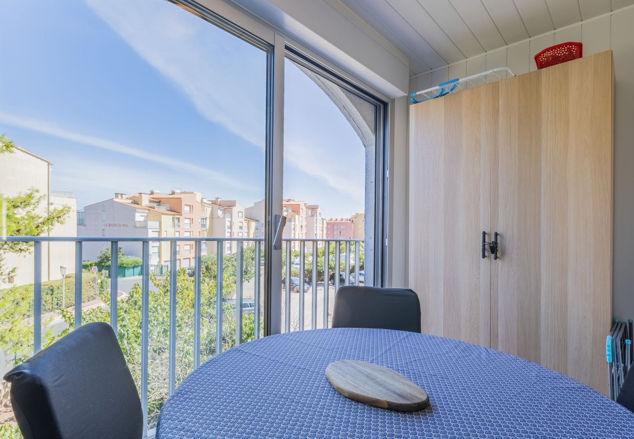 Studio à Agde - Petit studio, 4 couchages