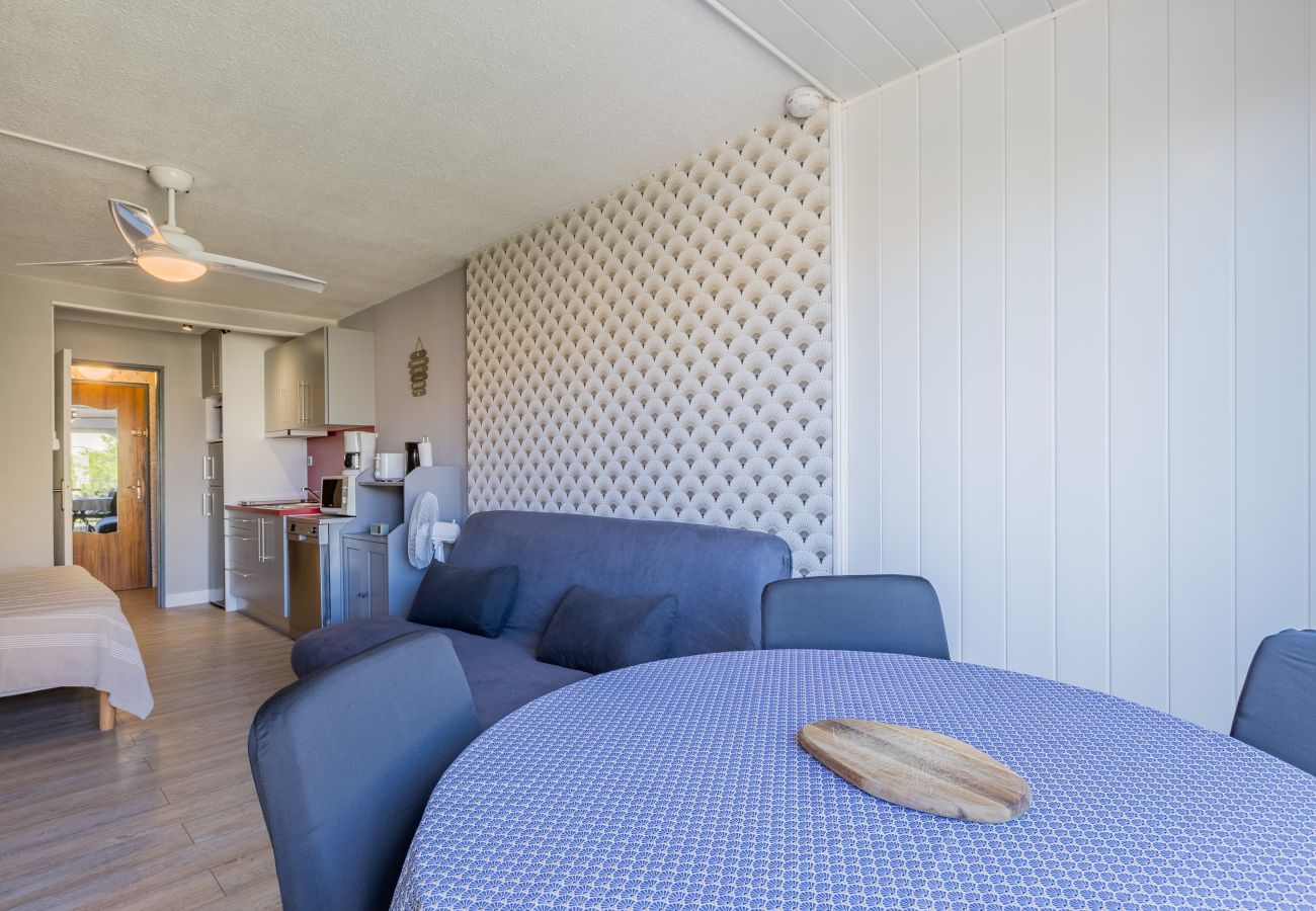 Studio à Agde - Petit studio, 4 couchages