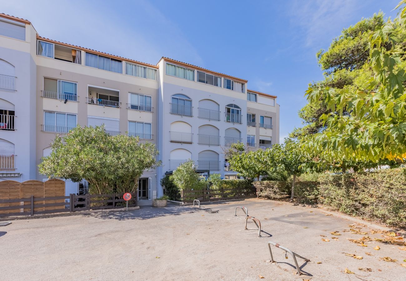 Studio à Agde - Petit studio, 4 couchages