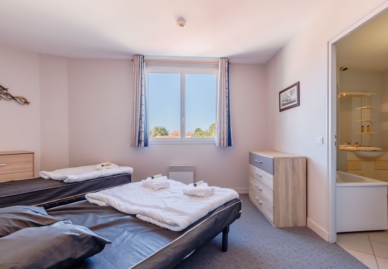 Appartement à La Tranche-sur-Mer - Bel Appt 5 pers en bord de plage avec piscine