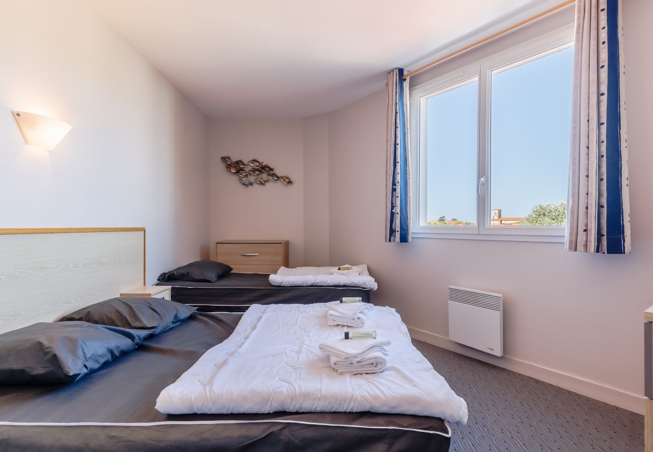 Appartement à La Tranche-sur-Mer - Bel Appt 5 pers en bord de plage avec piscine