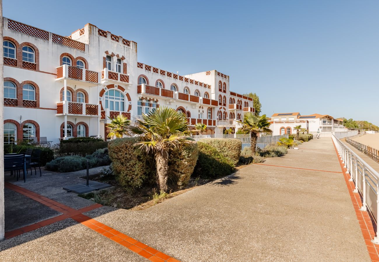 Appartement à La Tranche-sur-Mer - Bel Appt 5 pers en bord de plage avec piscine