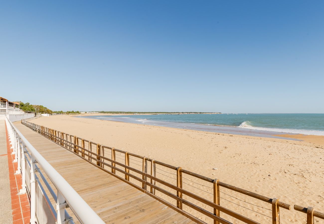 Appartement à La Tranche-sur-Mer - Bel Appt 5 pers en bord de plage avec piscine