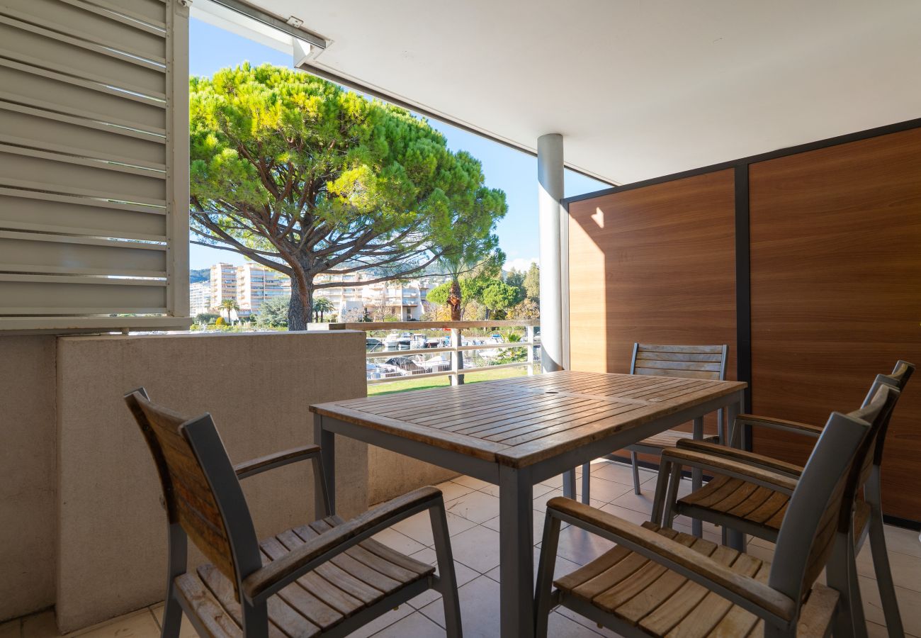 Appartement à Mandelieu-la-Napoule - Bel Appt climatisé pour 4pers 