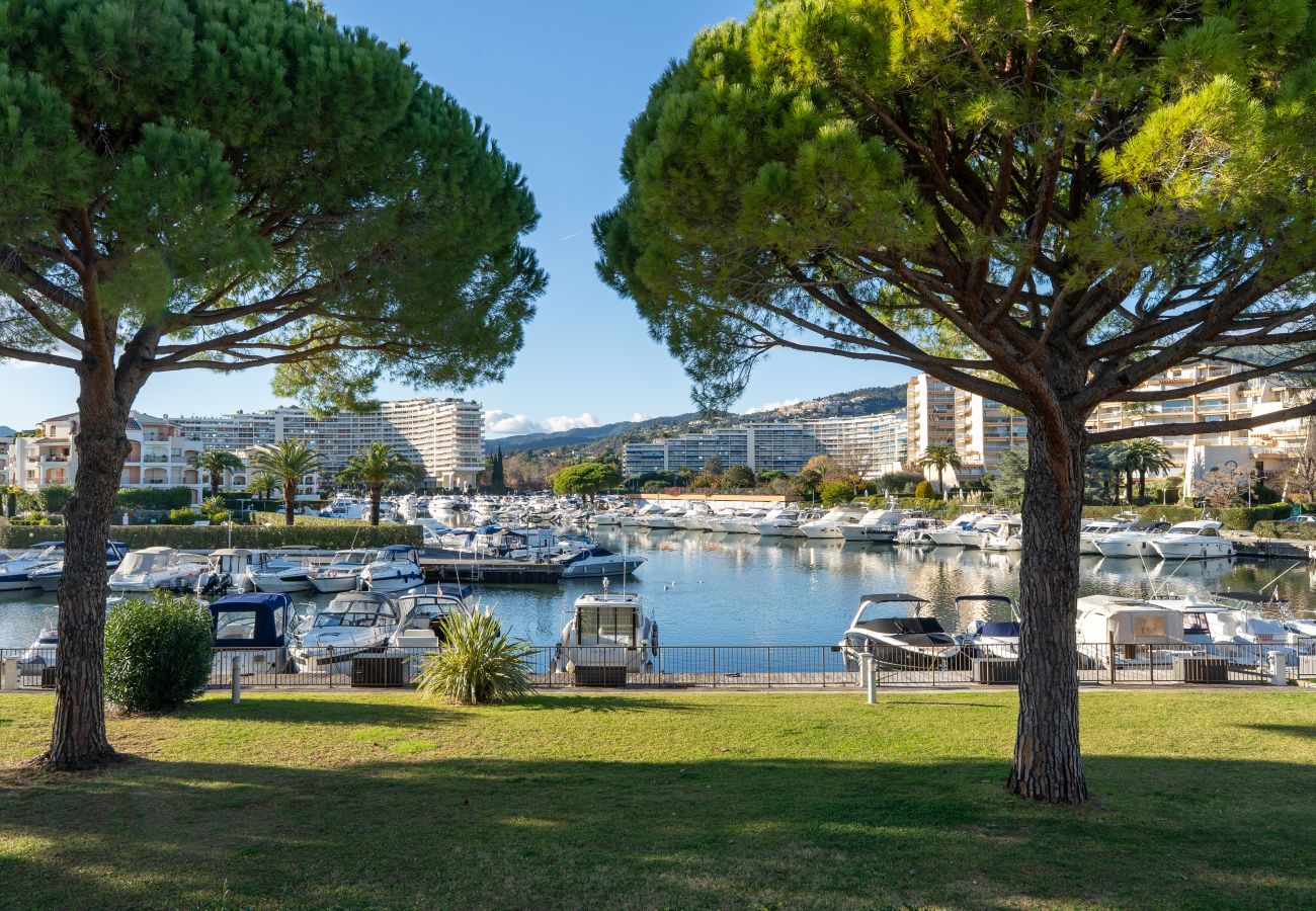 Appartement à Mandelieu-la-Napoule - Bel Appt climatisé pour 4pers 