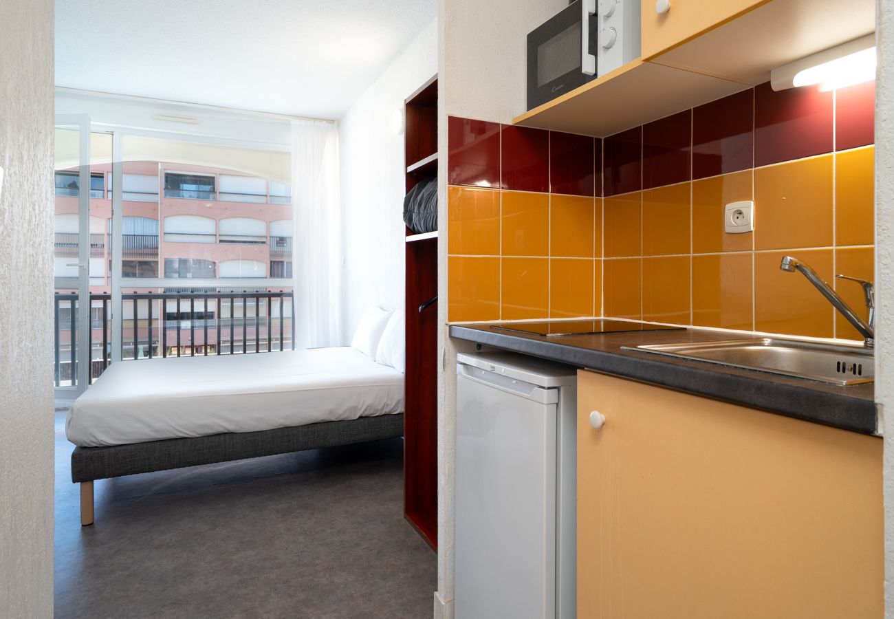 Studio à Agde - Studio coquet 2 pers, vue piscine, balcon 