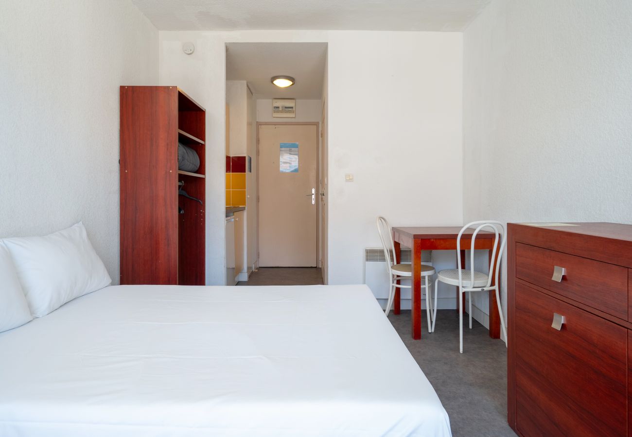 Studio à Agde - Studio coquet 2 pers, vue piscine, balcon 