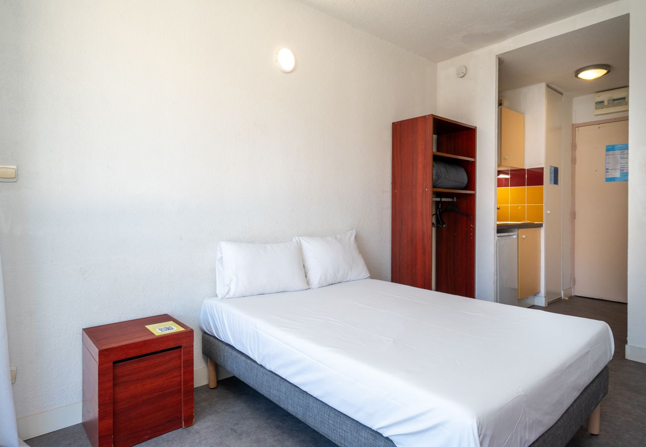 Studio à Agde - Studio coquet 2 pers, vue piscine, balcon 