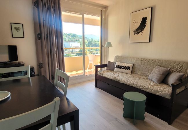 Appartement à Grasse - Appartement avec magnifique vue du balcon, et piscine