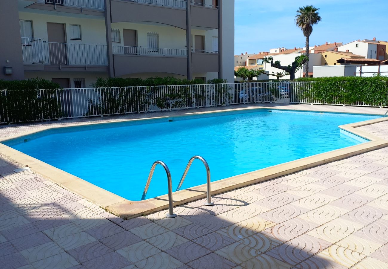 Appartement à Agde - Appt cabine lumineux 4 pers vue piscine