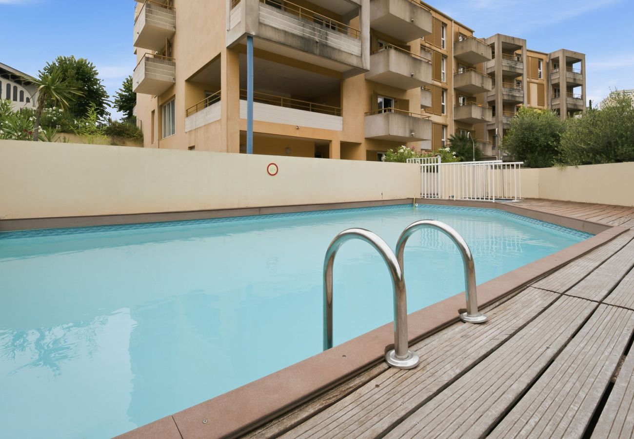 Appartement à Grasse - Appartement avec balcon et piscine